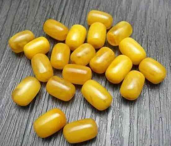 琥珀贵还是蜜蜡贵(琥珀与蜜蜡谁更有价值)插图1 琥珀贵还是蜜蜡贵(琥珀与蜜蜡谁更有价值)插图1