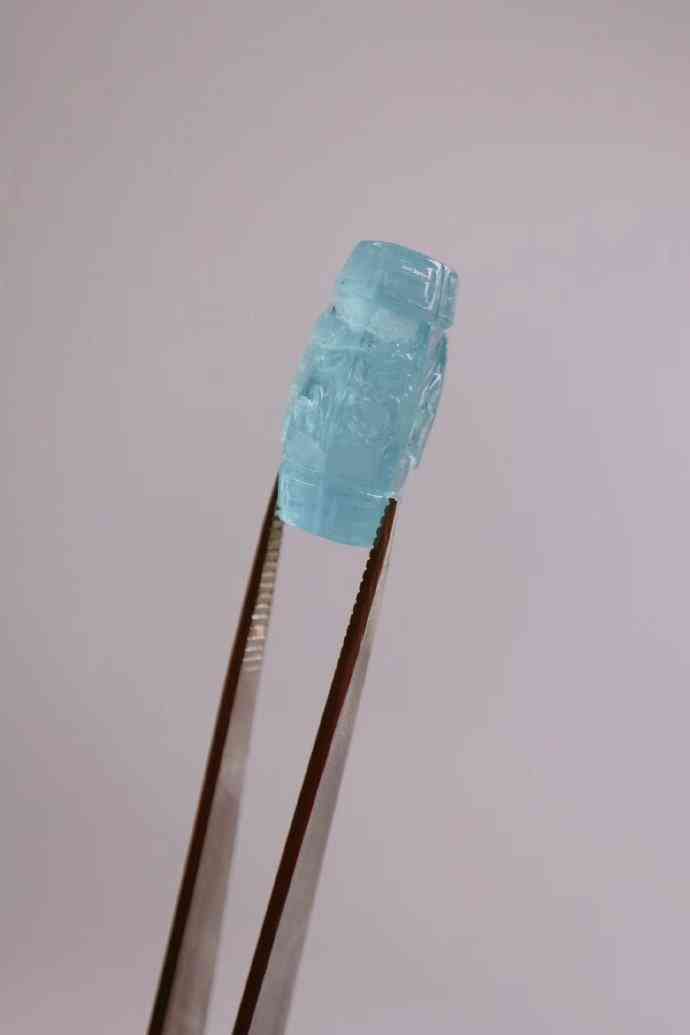 海蓝宝的功效与作用适合什么人戴(佩戴海蓝宝的功效)插图3 海蓝宝的功效与作用适合什么人戴(佩戴海蓝宝的功效)插图3