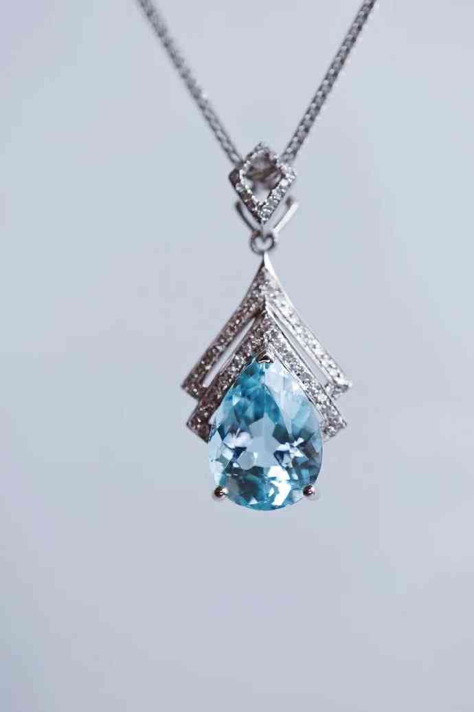 海蓝宝的功效与作用适合什么人戴(佩戴海蓝宝的功效)插图5 海蓝宝的功效与作用适合什么人戴(佩戴海蓝宝的功效)插图5