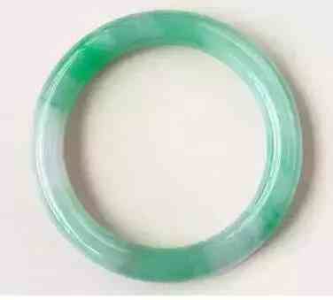 贵妃镯尺寸(圆镯和贵妃镯区别尺寸)