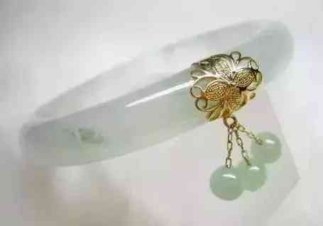 贵妃镯尺寸(圆镯和贵妃镯区别尺寸)插图7 贵妃镯尺寸(圆镯和贵妃镯区别尺寸)插图7