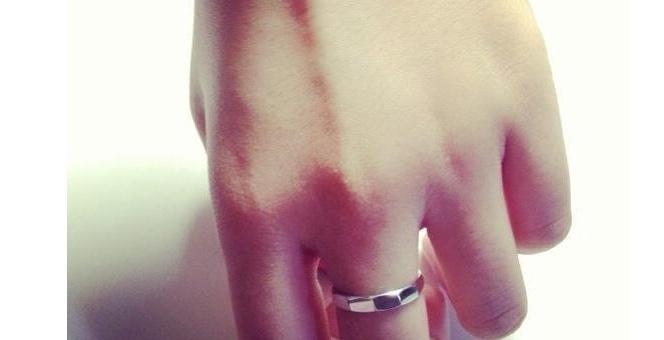 左手中指戴戒指什么意思男(无名指戴戒指是什么意思)插图2 左手中指戴戒指什么意思男(无名指戴戒指是什么意思)插图2