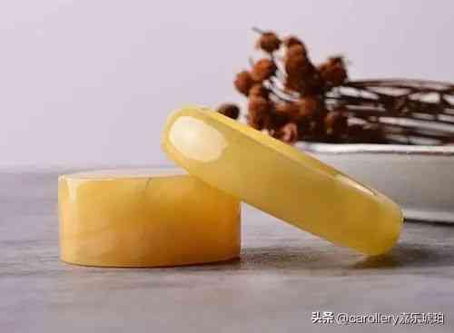 琥珀手镯的功效与作用(琥珀什么颜色最珍贵)插图6 琥珀手镯的功效与作用(琥珀什么颜色最珍贵)插图6