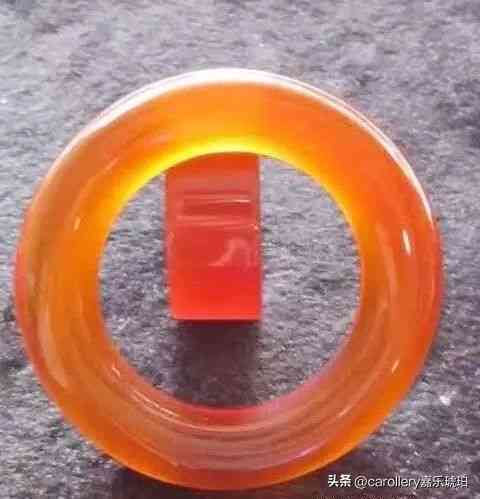 琥珀手镯的功效与作用(琥珀什么颜色最珍贵)插图8 琥珀手镯的功效与作用(琥珀什么颜色最珍贵)插图8