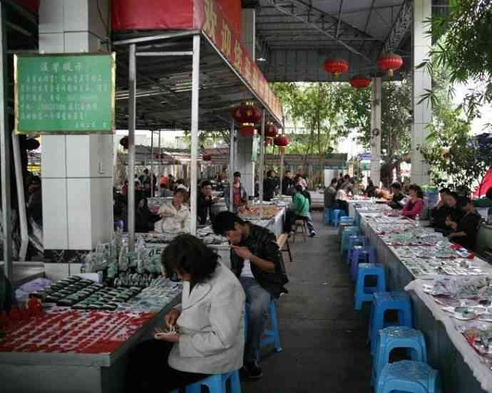 云南的翡翠玉值得买吗(云南的翡翠玉保真吗)