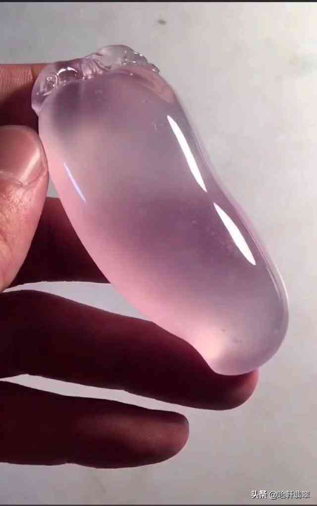 白色不透明翡翠属于什么档次(白色不透明翡翠值钱吗)插图5 白色不透明翡翠属于什么档次(白色不透明翡翠值钱吗)插图5