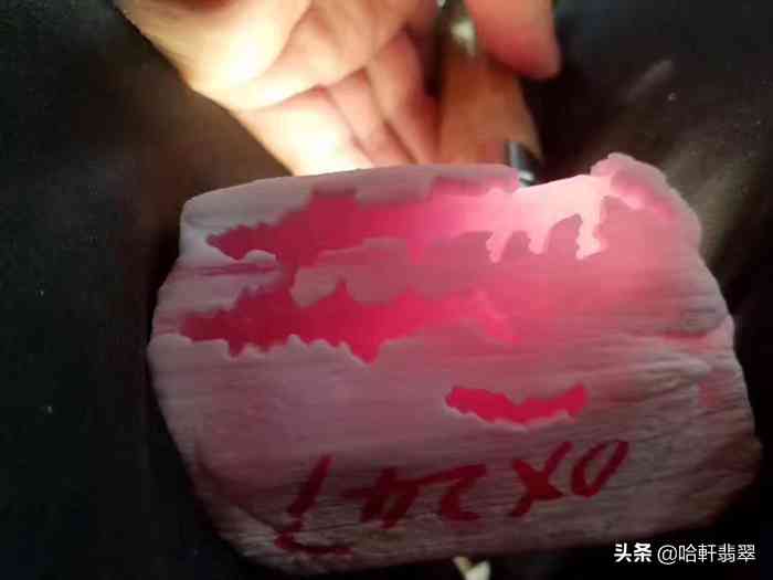 白色不透明翡翠属于什么档次(白色不透明翡翠值钱吗)插图6 白色不透明翡翠属于什么档次(白色不透明翡翠值钱吗)插图6