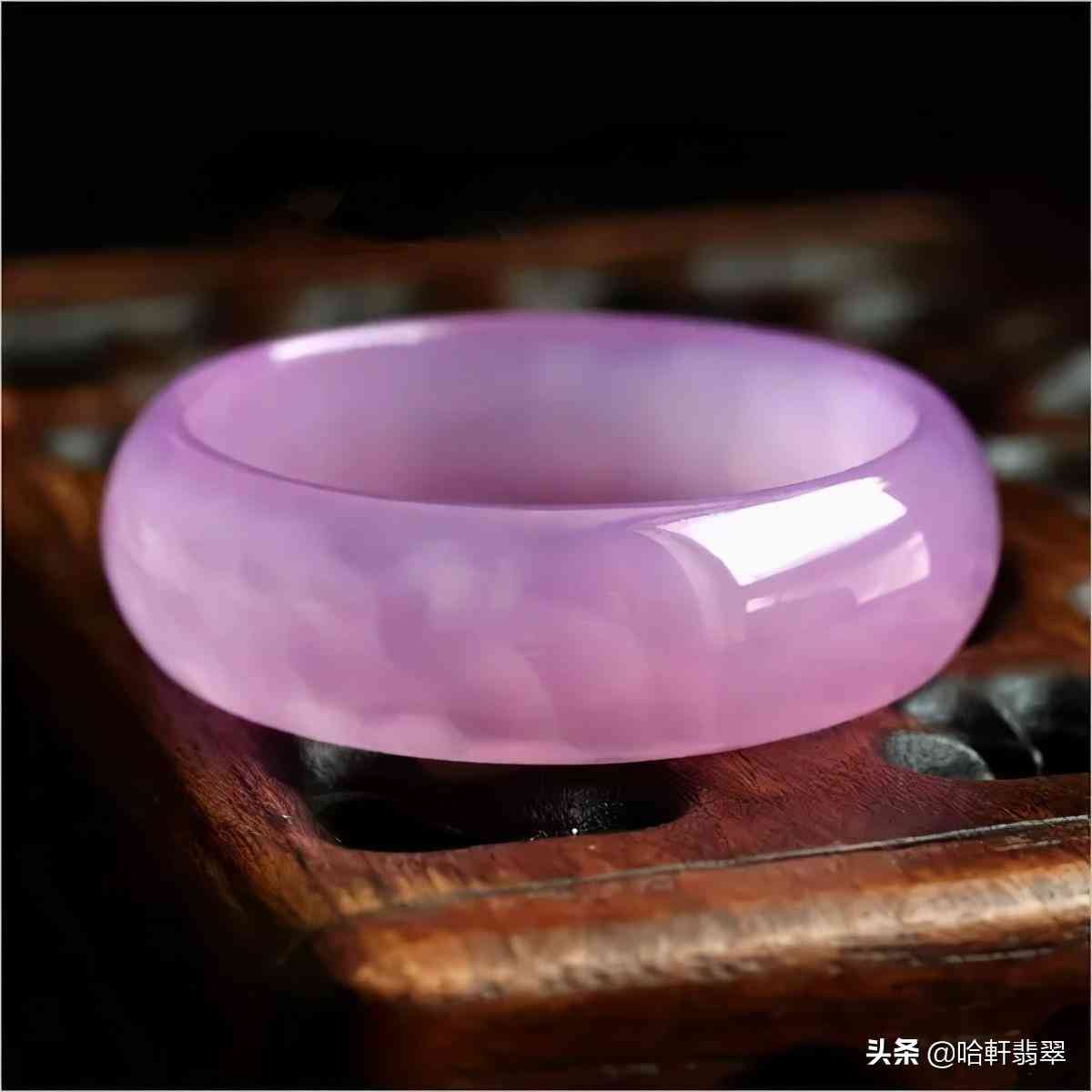 白色不透明翡翠属于什么档次(白色不透明翡翠值钱吗)插图9 白色不透明翡翠属于什么档次(白色不透明翡翠值钱吗)插图9