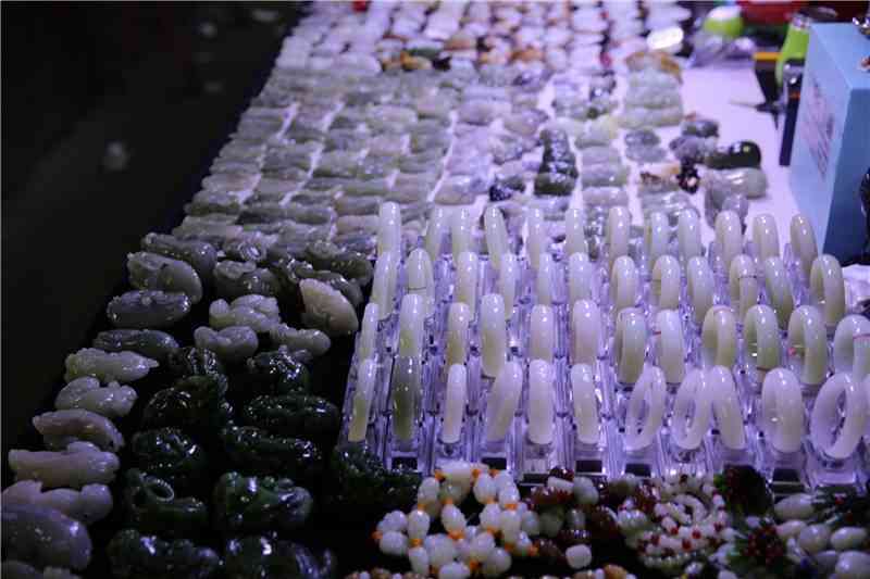 和田羊脂白玉市场价多少一克(和田羊脂玉多少钱一克)插图10 和田羊脂白玉市场价多少一克(和田羊脂玉多少钱一克)插图10