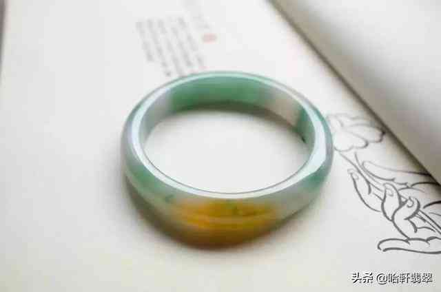 翡翠镯子和玉镯子哪个好(翡翠镯子和玉镯子的区别)插图8