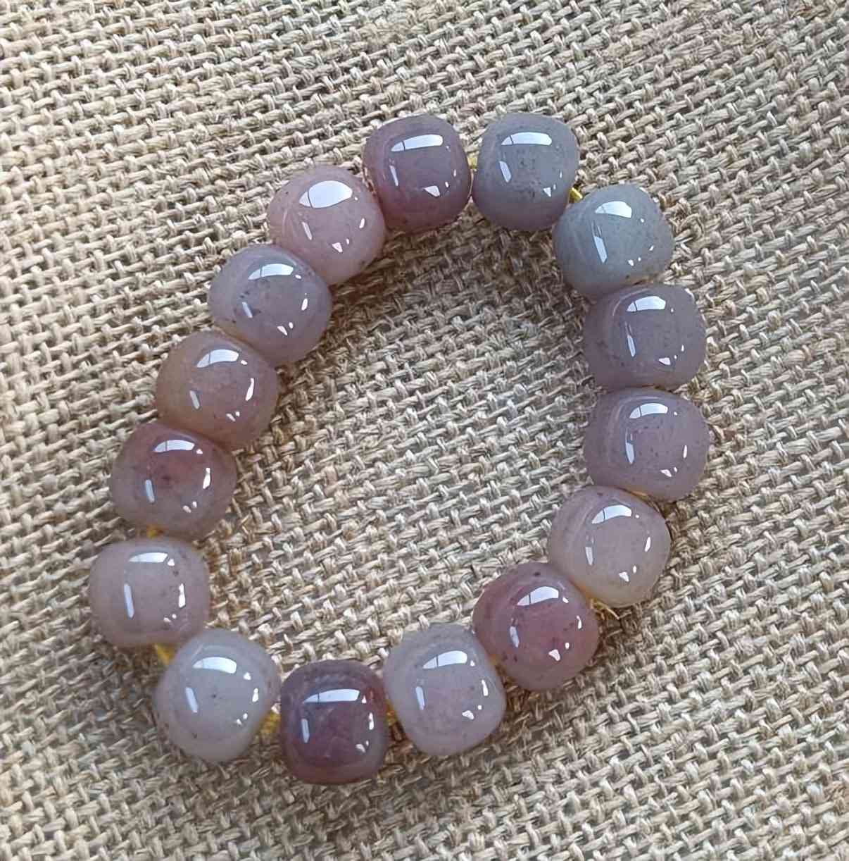 佘太玉手镯价格(佘太玉手镯价格 颜色)插图7 佘太玉手镯价格(佘太玉手镯价格 颜色)插图7