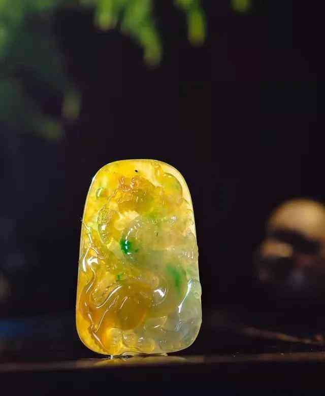 玉手镯什么颜色最贵(玉手镯什么颜色最贵墨绿)插图1