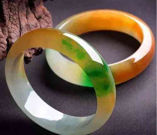 玉手镯什么颜色最贵(玉手镯什么颜色最贵墨绿)插图7