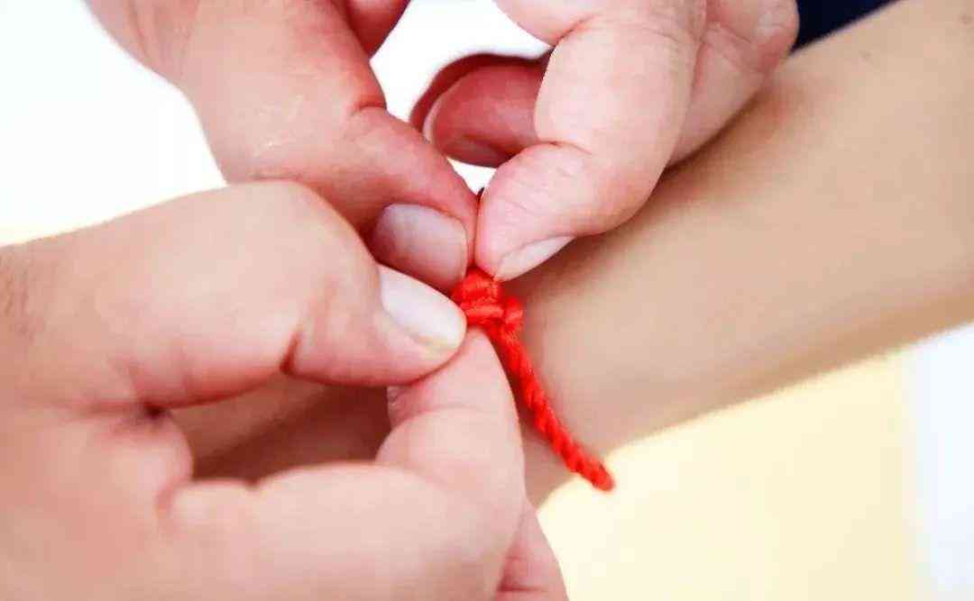 红玛瑙手链(红玛瑙手链的功效与作用佩戴禁忌)插图1 红玛瑙手链(红玛瑙手链的功效与作用佩戴禁忌)插图1