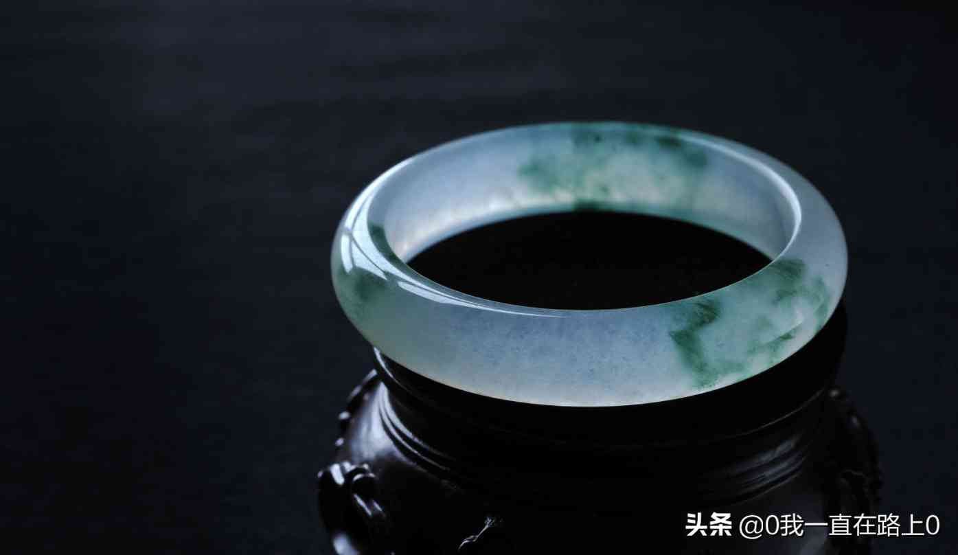 贵妃镯和圆镯的尺寸区别(贵妃镯子和圆镯区别)插图2