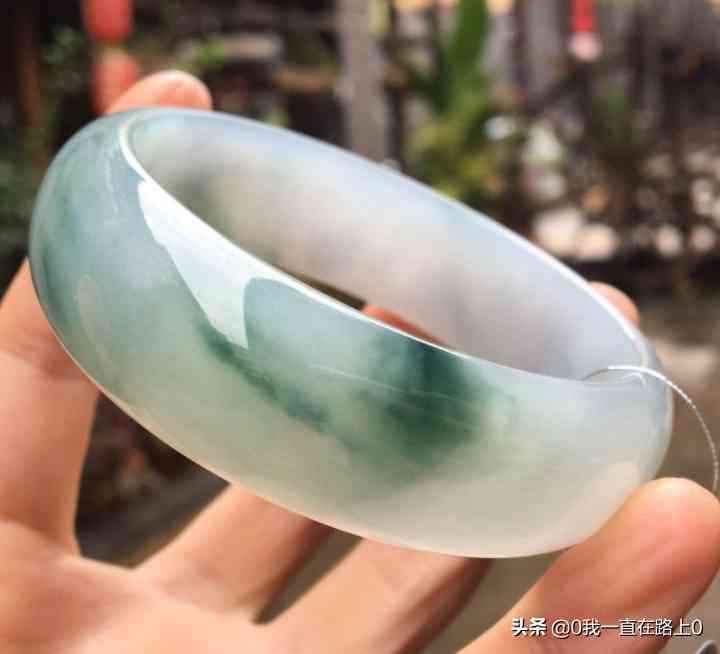 贵妃镯和圆镯的尺寸区别(贵妃镯子和圆镯区别)插图4