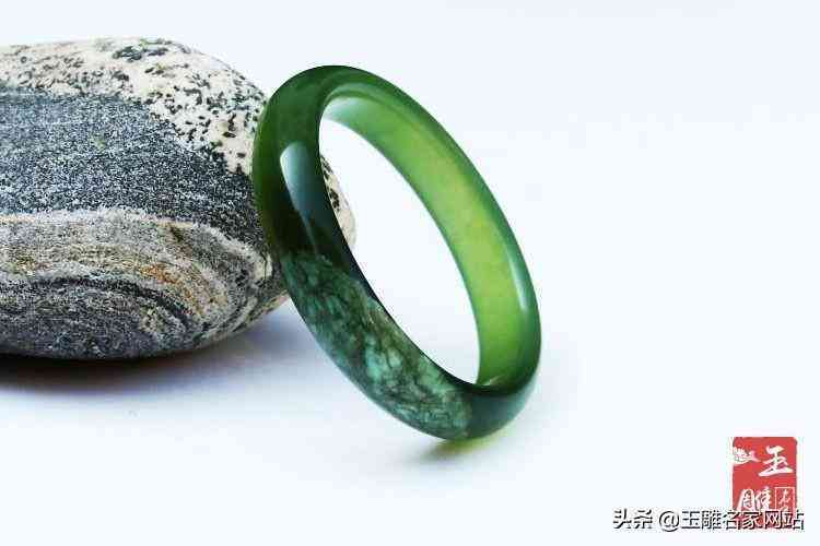 西安蓝田玉手镯价格(在西安买的蓝田玉手镯是真的吗)插图3 西安蓝田玉手镯价格(在西安买的蓝田玉手镯是真的吗)插图3