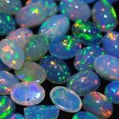 黑欧泊石的功效与禁忌(黑欧泊是什么宝石)插图1