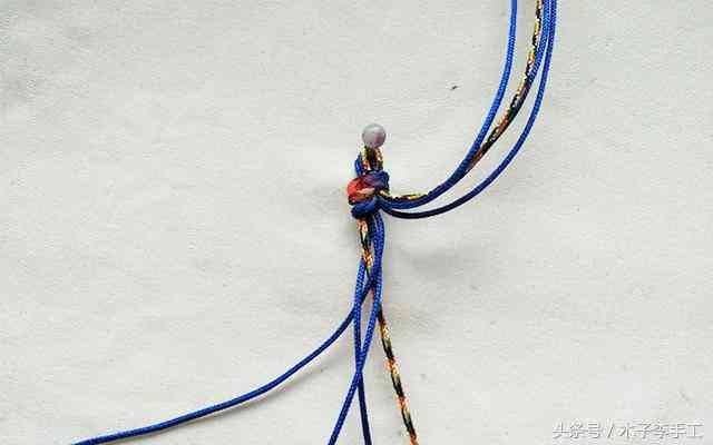 男士手链编织教程(男士手链编织教程 红绳)插图5 男士手链编织教程(男士手链编织教程 红绳)插图5