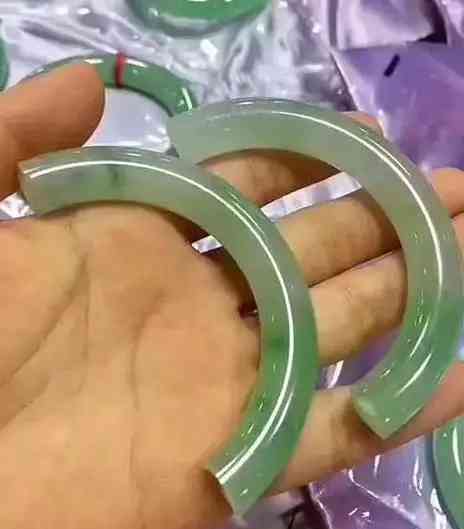 玉镯断了怎么处理吉利(玉镯子断了有什么寓意)插图1