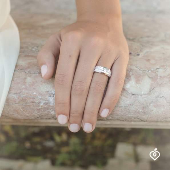 男人戴戒指恶心(男生戴戒指会显得很怪嘛)插图3