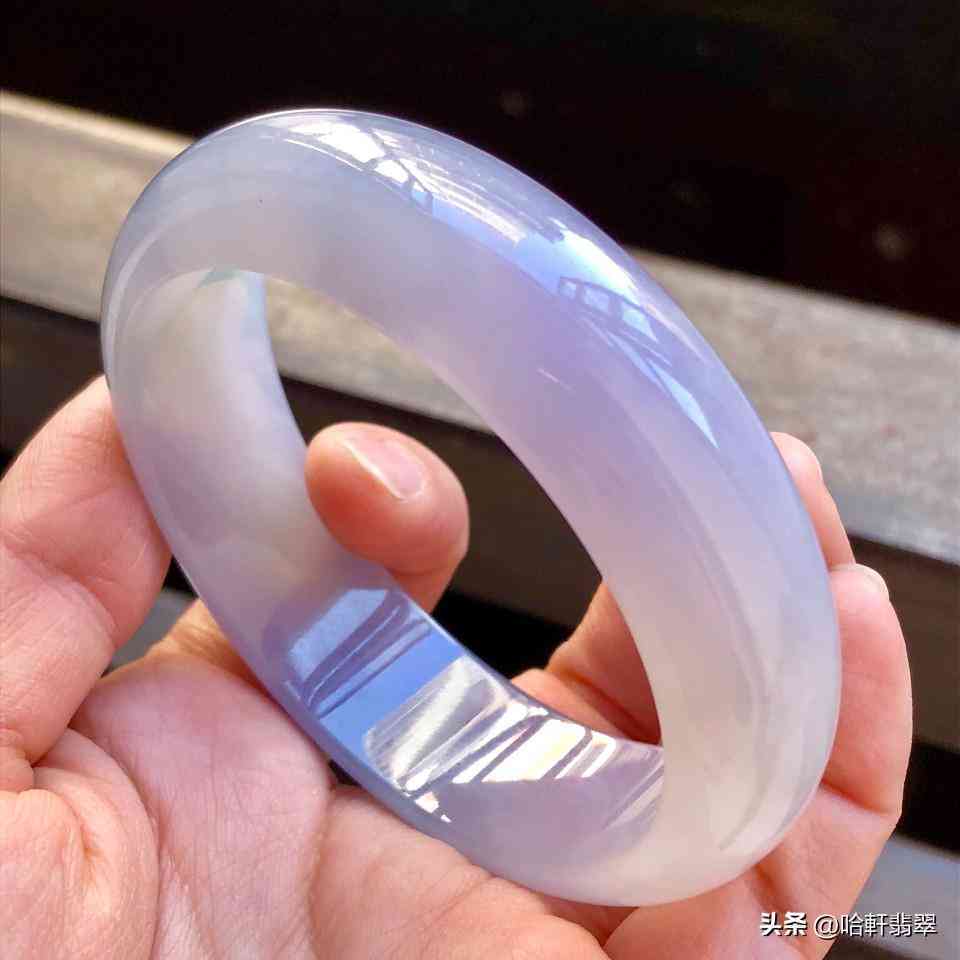 翡翠手链多少钱一串(翡翠手链怎么鉴定真假)插图4