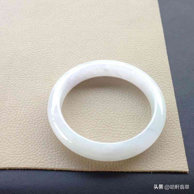 翡翠手链多少钱一串(翡翠手链怎么鉴定真假)插图7