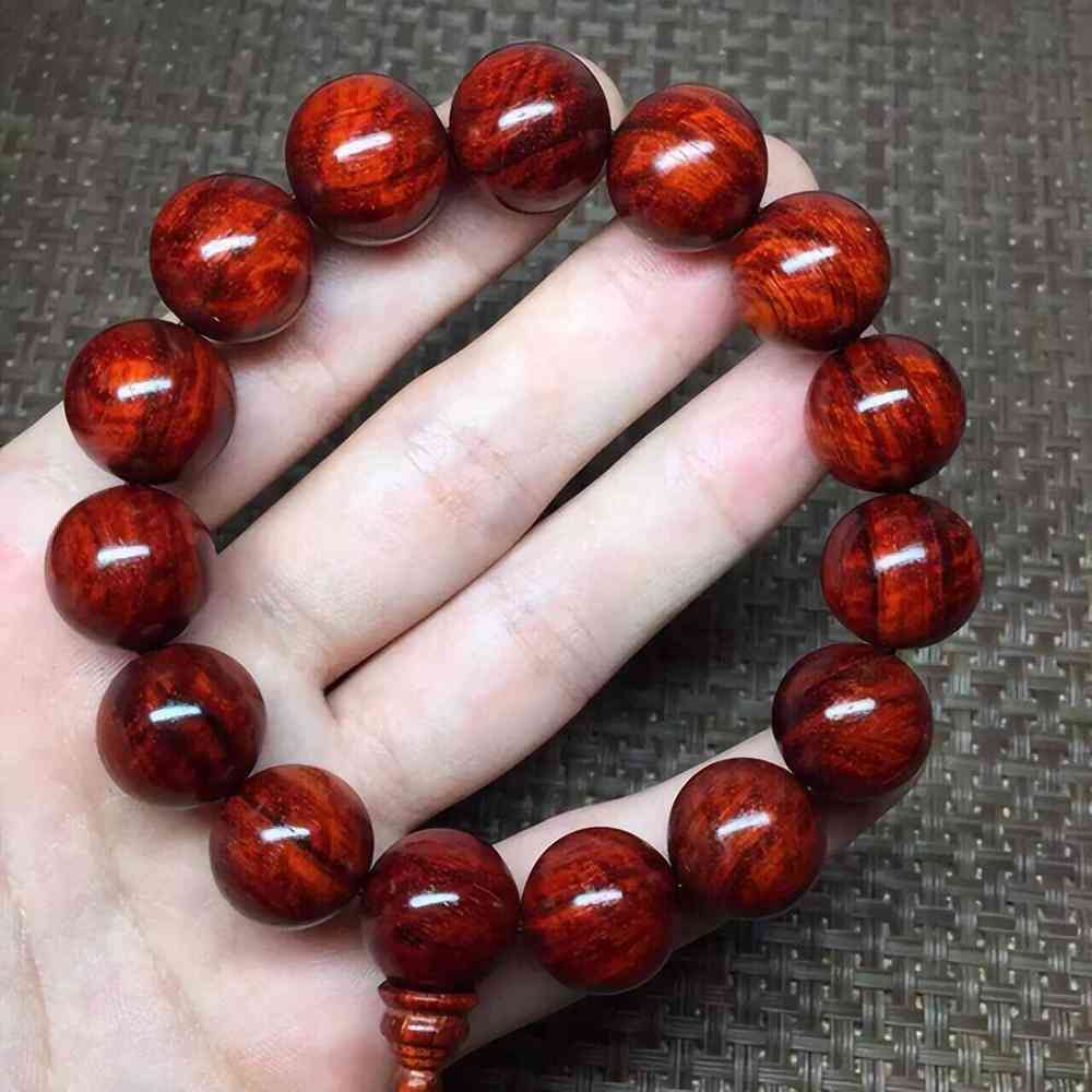 南红玛瑙手串的价格(女人为什么不能戴南红)插图5 南红玛瑙手串的价格(女人为什么不能戴南红)插图5