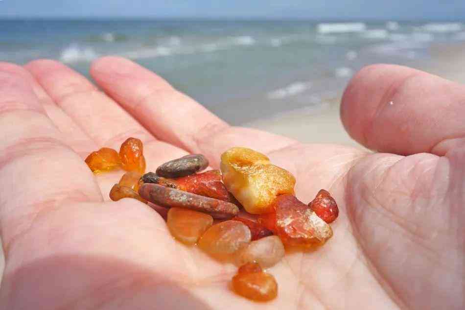 琥珀原石值钱吗(琥珀原石有收藏价值吗)插图3