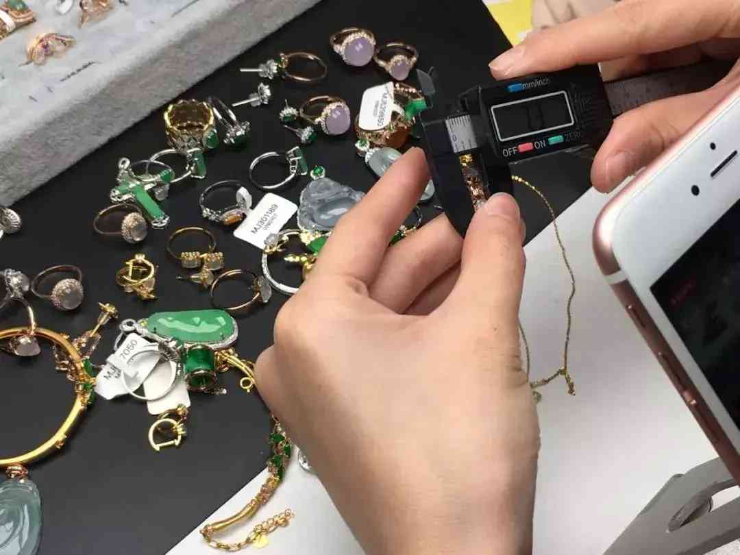 卖翡翠在哪个平台比较好(想把翡翠卖掉哪里可以收)插图1 卖翡翠在哪个平台比较好(想把翡翠卖掉哪里可以收)插图1