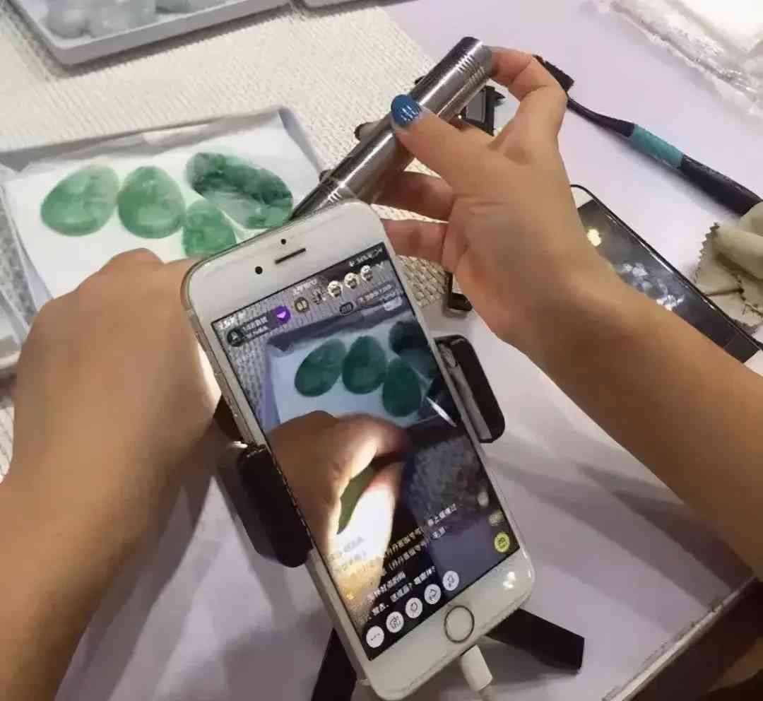 卖翡翠在哪个平台比较好(想把翡翠卖掉哪里可以收)插图2 卖翡翠在哪个平台比较好(想把翡翠卖掉哪里可以收)插图2