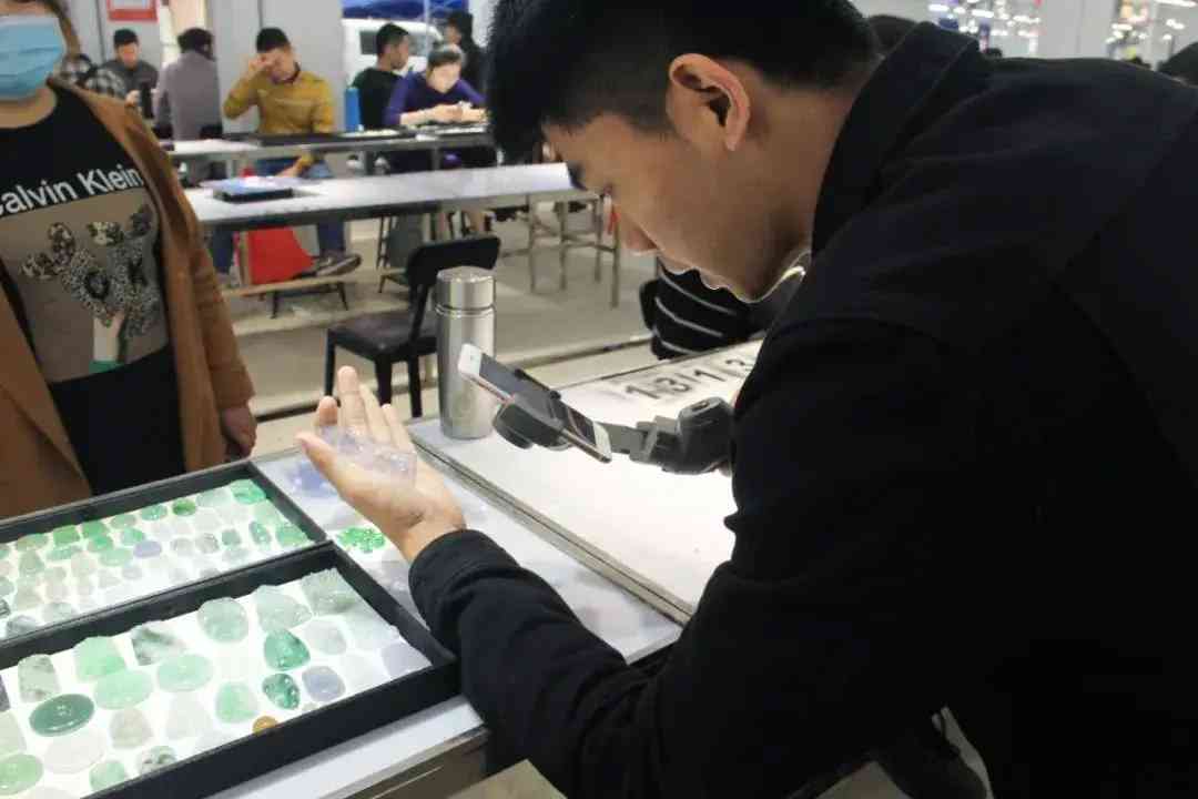 卖翡翠在哪个平台比较好(想把翡翠卖掉哪里可以收)插图3 卖翡翠在哪个平台比较好(想把翡翠卖掉哪里可以收)插图3