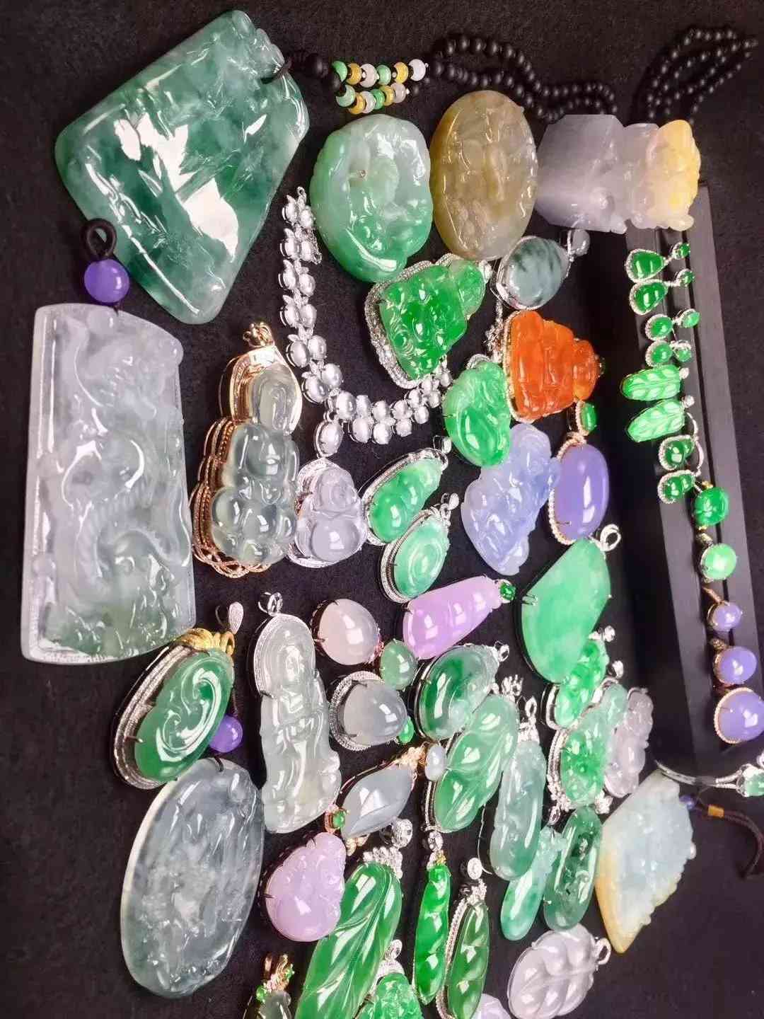 卖翡翠在哪个平台比较好(想把翡翠卖掉哪里可以收)插图4 卖翡翠在哪个平台比较好(想把翡翠卖掉哪里可以收)插图4