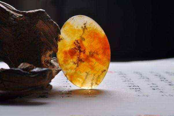 黄龙玉原石的鉴别方法(黄龙玉石鉴别最简单方法)插图