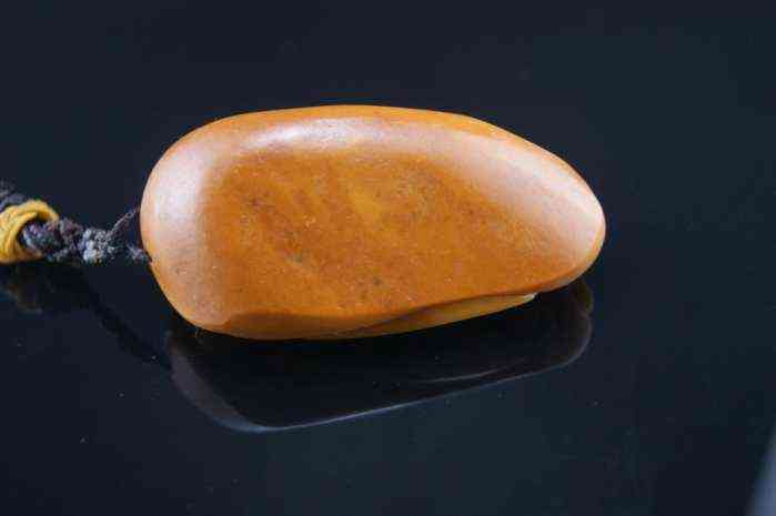 黄龙玉原石的鉴别方法(黄龙玉石鉴别最简单方法)插图3