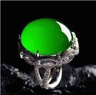 女人戒指戴哪只手聚财(女人戒指戴哪只手好)