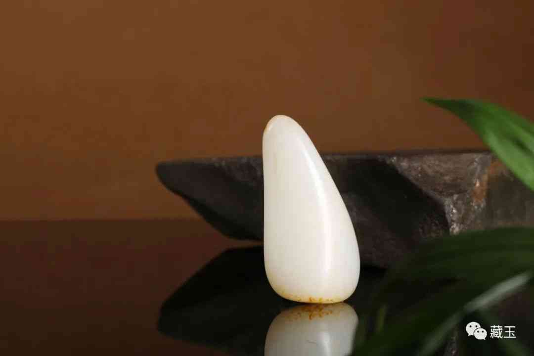 和田玉籽料根本卖不掉(和田玉什么颜色最贵依次顺序)插图13 和田玉籽料根本卖不掉(和田玉什么颜色最贵依次顺序)插图13