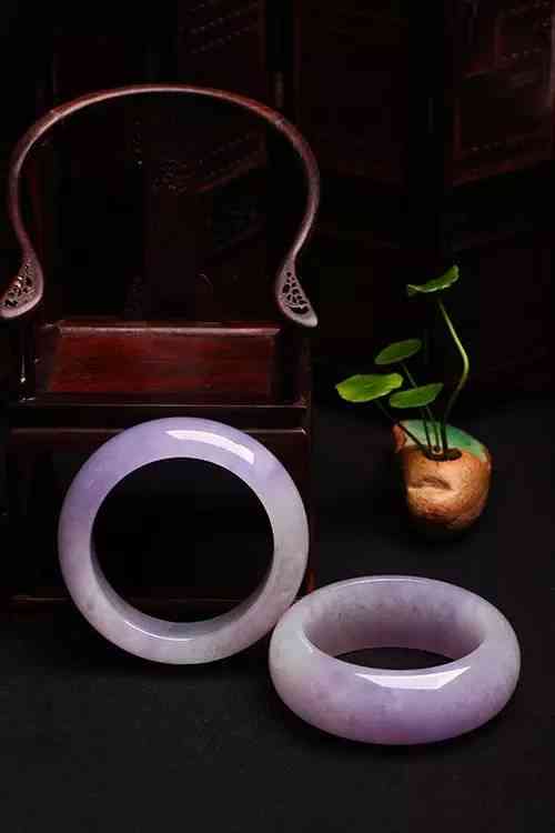 女人戴翡翠手镯有什么好处(长期戴翡翠的七大好处和功效)插图4 女人戴翡翠手镯有什么好处(长期戴翡翠的七大好处和功效)插图4