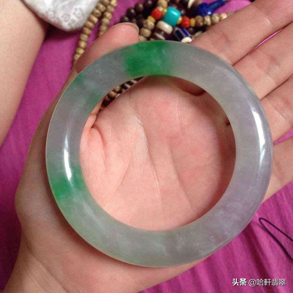 冰种翡翠手镯(冰种翡翠手镯图片)插图4 冰种翡翠手镯(冰种翡翠手镯图片)插图4