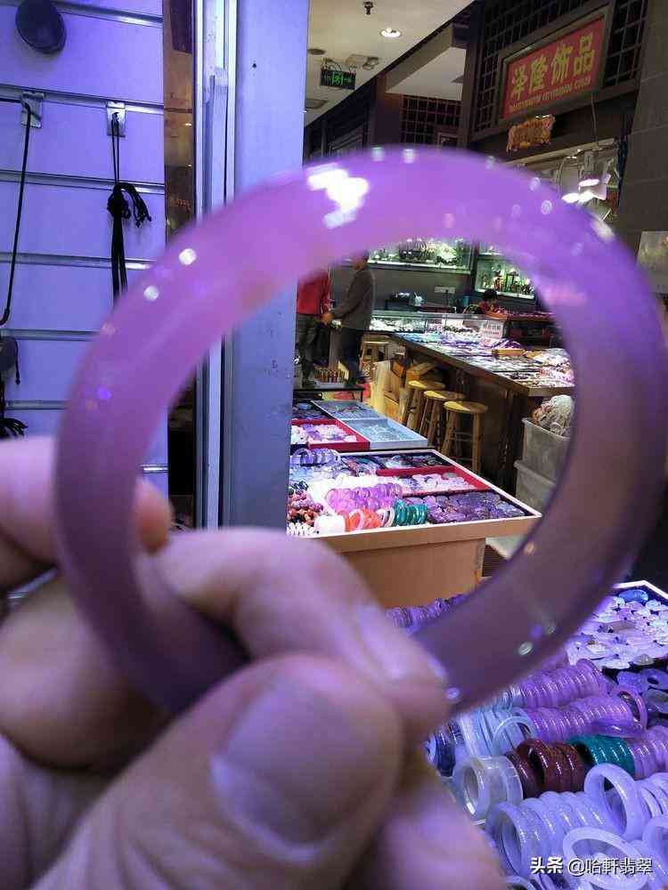 冰种翡翠手镯(冰种翡翠手镯图片)插图5 冰种翡翠手镯(冰种翡翠手镯图片)插图5