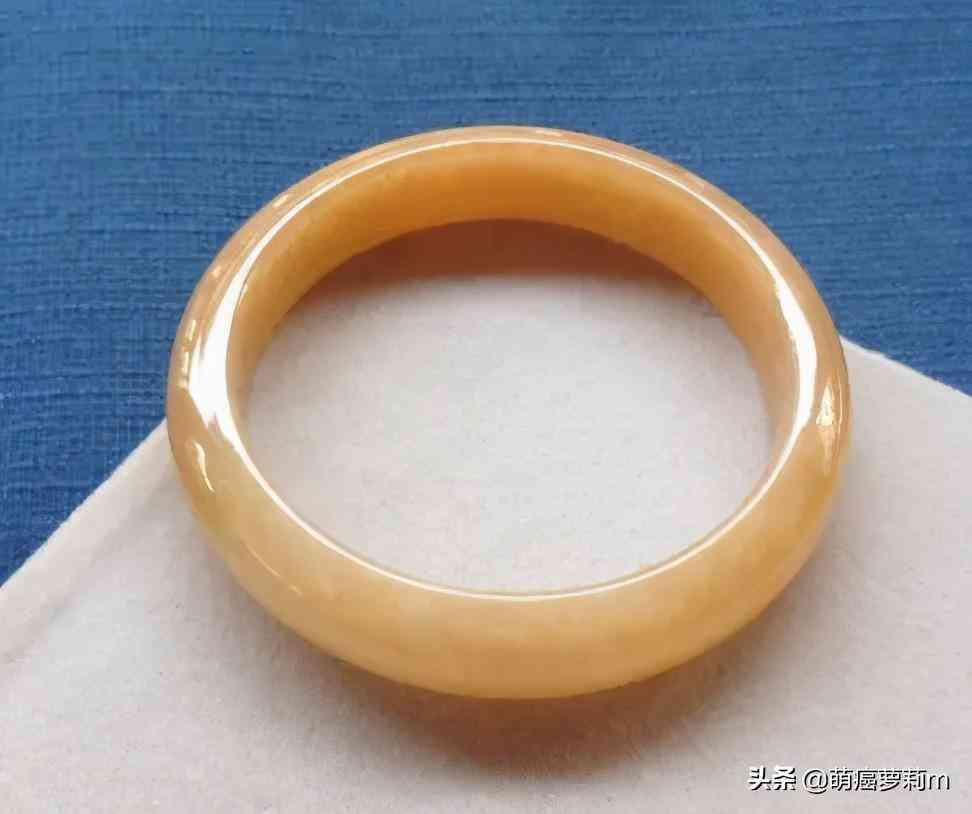 翡翠手镯的功效和作用(翡翠手镯真的对身体好吗)