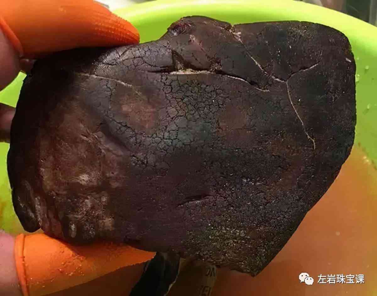 波罗的海血珀(波罗的海血珀有风化纹吗)插图12 波罗的海血珀(波罗的海血珀有风化纹吗)插图12