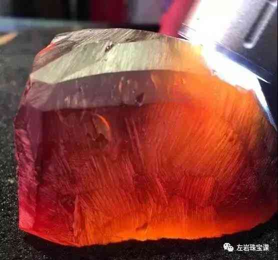 波罗的海血珀(波罗的海血珀有风化纹吗)插图13 波罗的海血珀(波罗的海血珀有风化纹吗)插图13