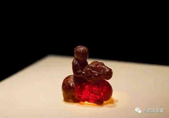 波罗的海血珀(波罗的海血珀有风化纹吗)插图18 波罗的海血珀(波罗的海血珀有风化纹吗)插图18