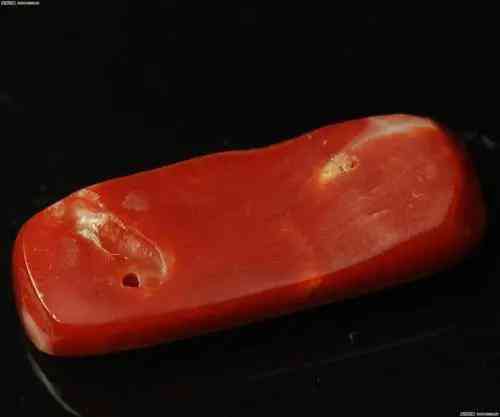 南红与血珀哪个档次高(南红玛瑙和血珀哪个好)