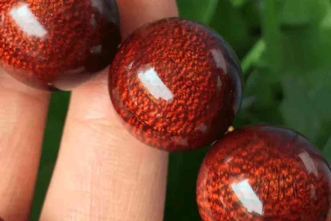 南红与血珀哪个档次高(南红玛瑙和血珀哪个好)插图3