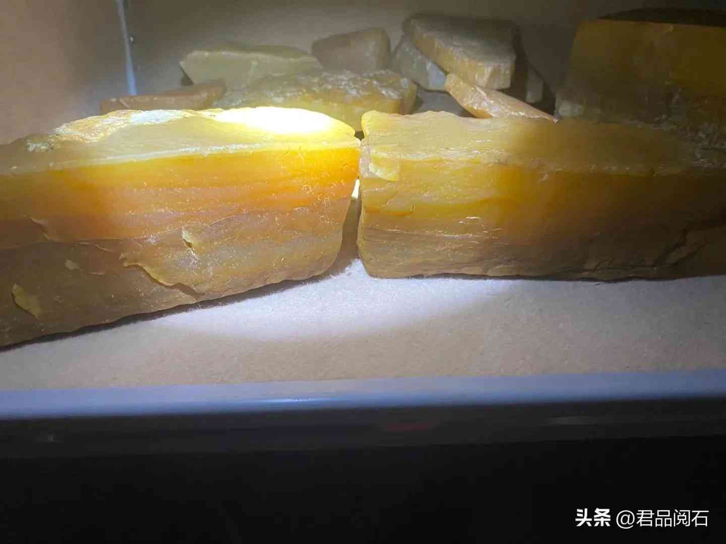 云南龙陵黄龙玉价格(为什么说黄龙玉不养人)插图3