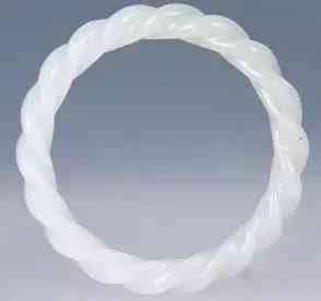 女士手镯尺寸一般多少(110斤女生戴多大手镯)插图9