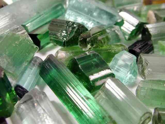 彩萤石的功效与作用(彩萤石的功效与作用图片)插图13