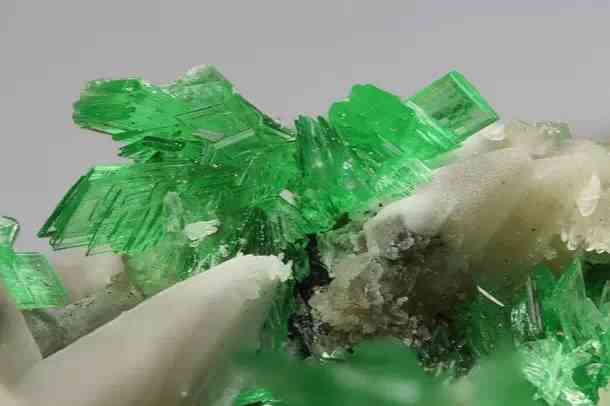 彩萤石的功效与作用(彩萤石的功效与作用图片)插图26